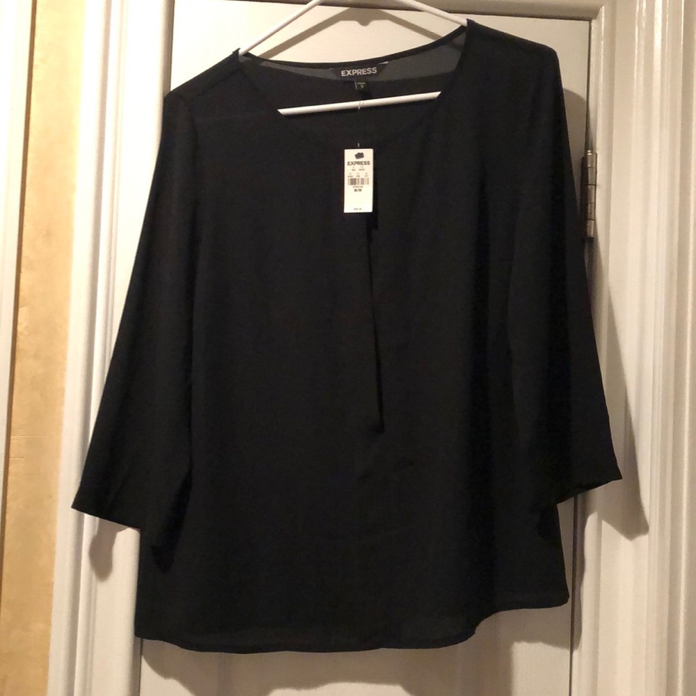 Woman express black blouse. 3/4 sleeves